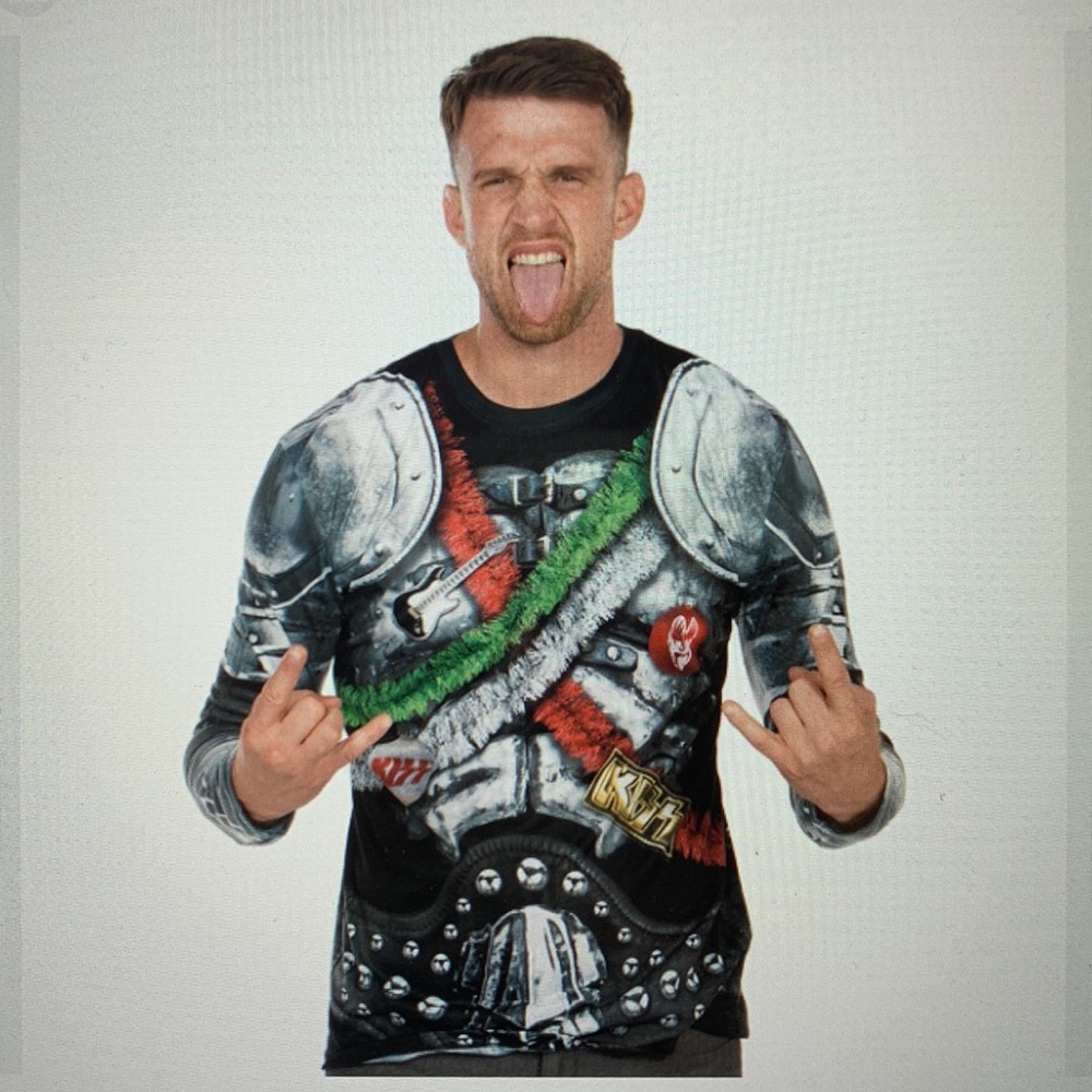 Faux Real Kiss Music Rock Christmas shirt - size M